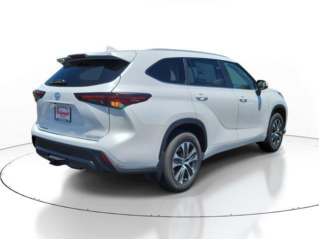 new 2025 Toyota Highlander car, priced at $48,412
