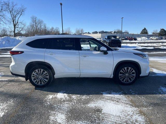 used 2021 Toyota Highlander car, priced at $38,113