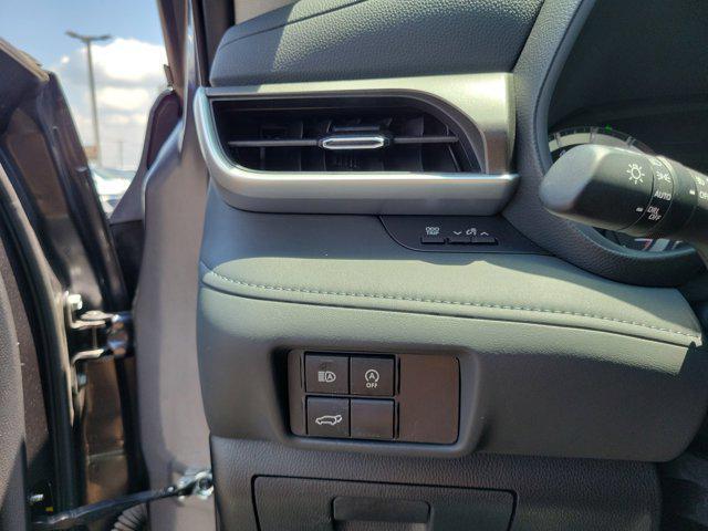 used 2024 Toyota Highlander car, priced at $37,364