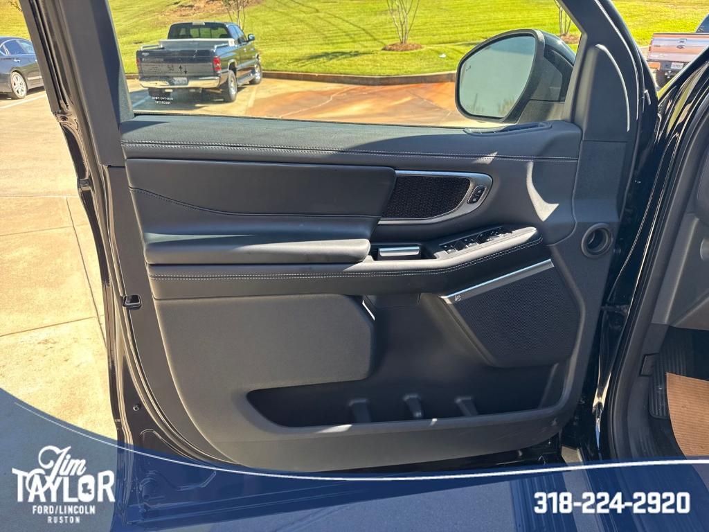 new 2025 Ford Expedition car, priced at $81,015