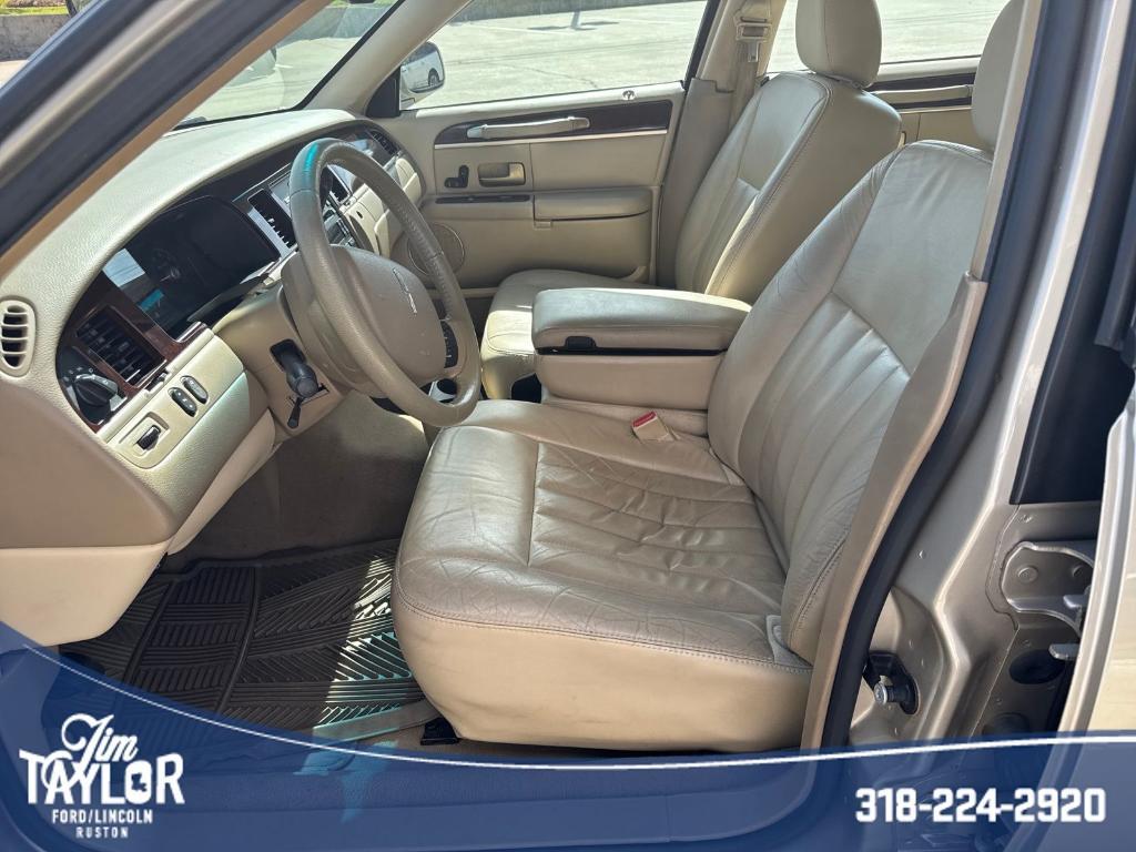 used 2007 Lincoln Town Car car, priced at $8,850