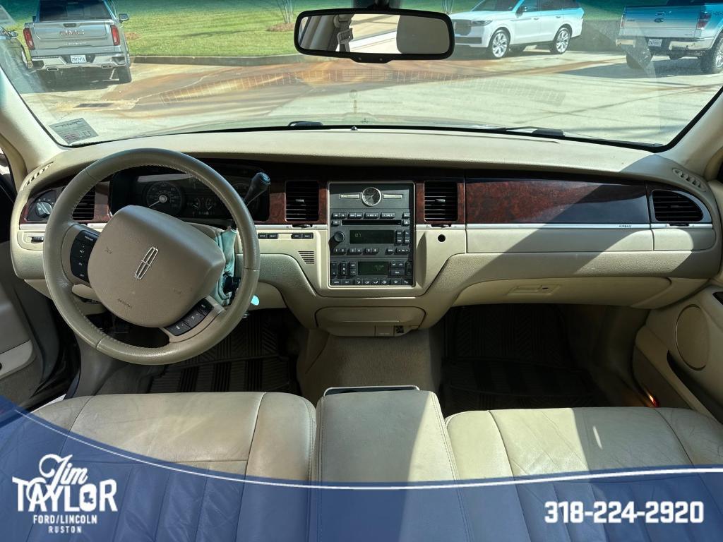 used 2007 Lincoln Town Car car, priced at $8,850