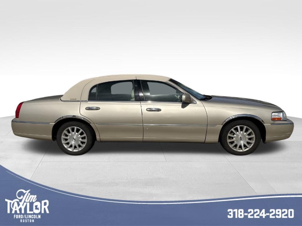 used 2007 Lincoln Town Car car, priced at $8,850