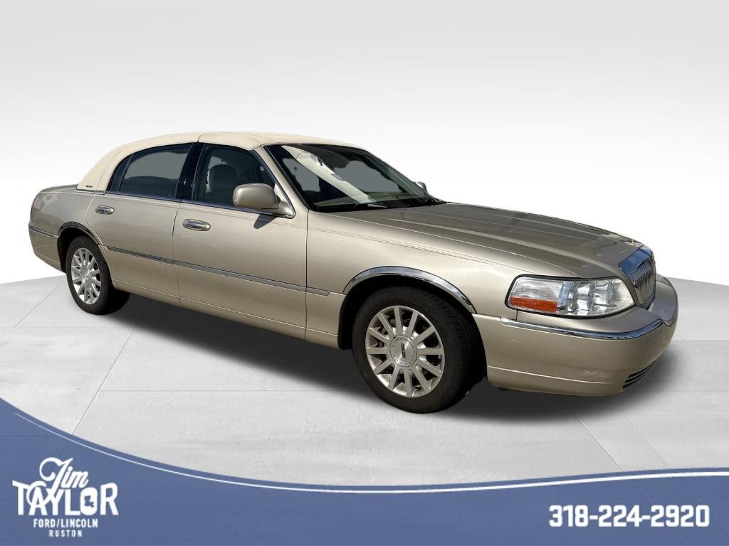 used 2007 Lincoln Town Car car, priced at $8,850