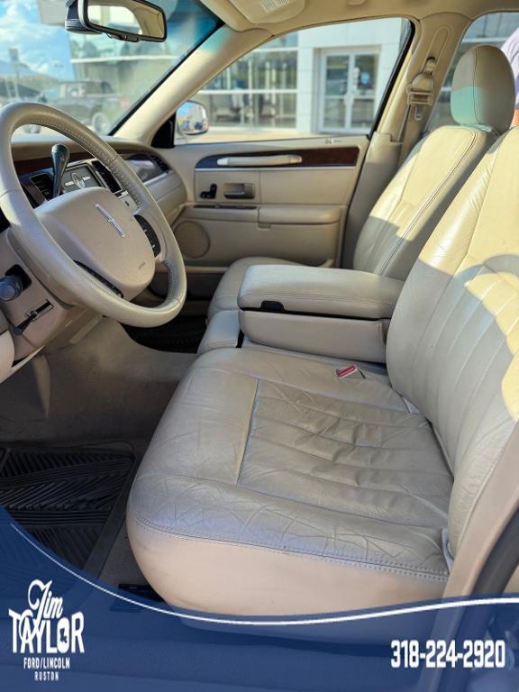 used 2007 Lincoln Town Car car, priced at $8,850