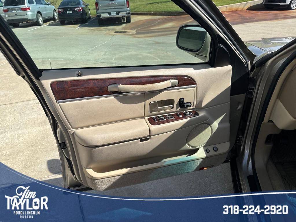 used 2007 Lincoln Town Car car, priced at $8,850