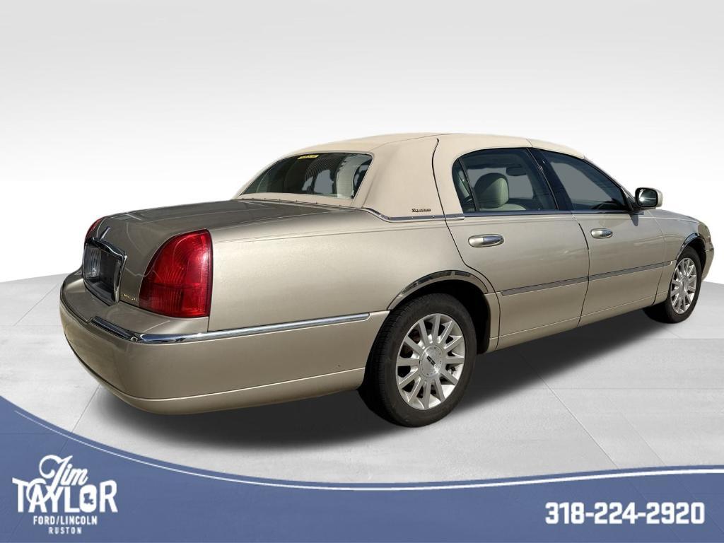 used 2007 Lincoln Town Car car, priced at $8,850