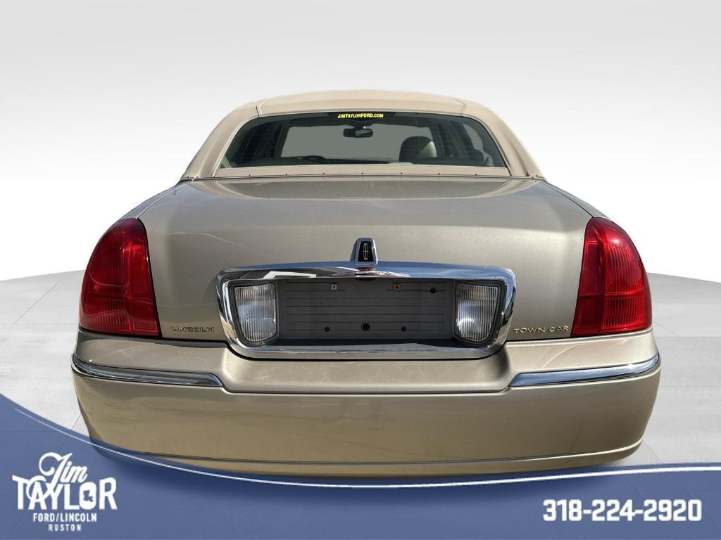 used 2007 Lincoln Town Car car, priced at $8,850