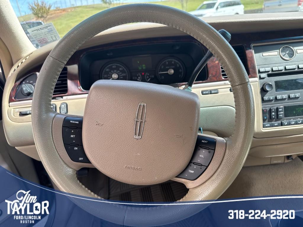used 2007 Lincoln Town Car car, priced at $8,850