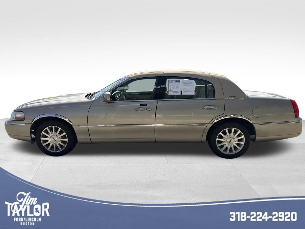 used 2007 Lincoln Town Car car, priced at $8,850