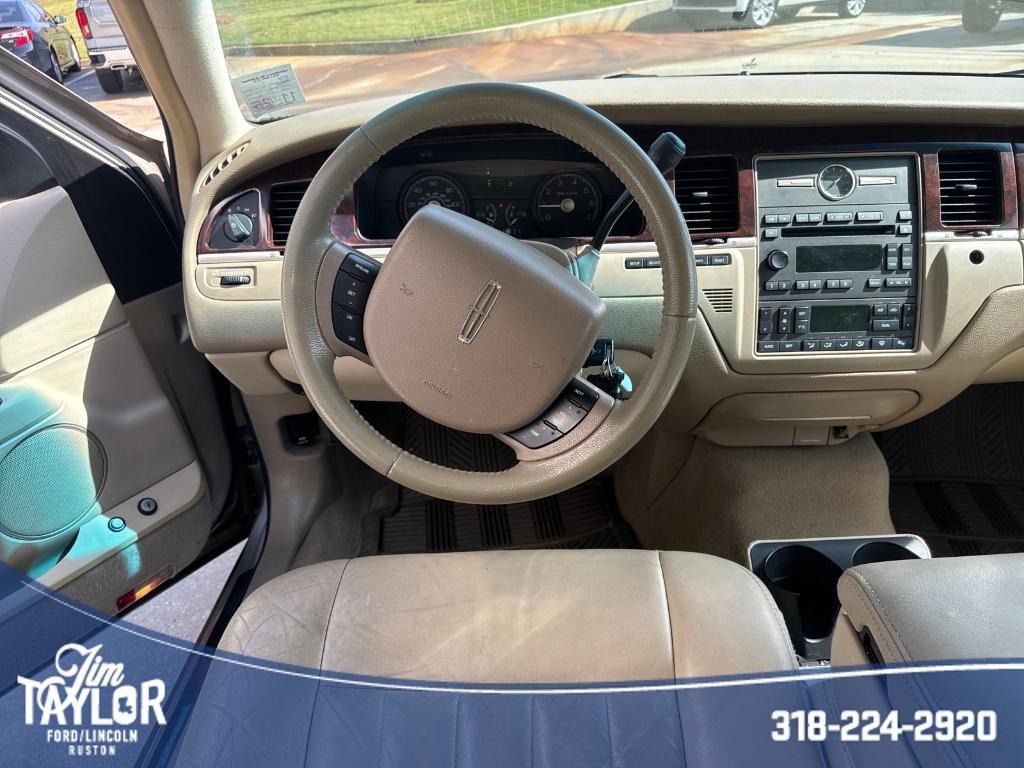 used 2007 Lincoln Town Car car, priced at $8,850
