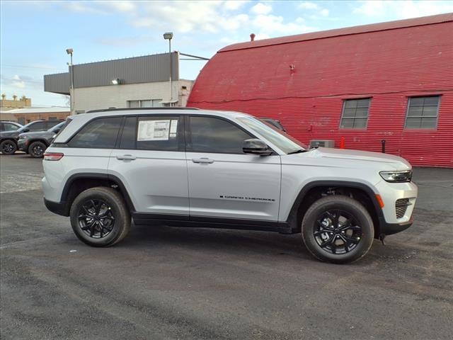 new 2025 Jeep Grand Cherokee car, priced at $44,030