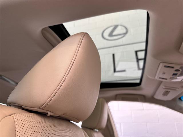 used 2014 Lexus ES 300h car, priced at $18,677