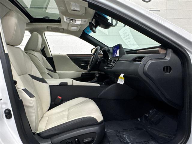 new 2025 Lexus ES 300h car, priced at $57,294