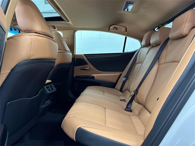 new 2025 Lexus ES 300h car, priced at $57,184