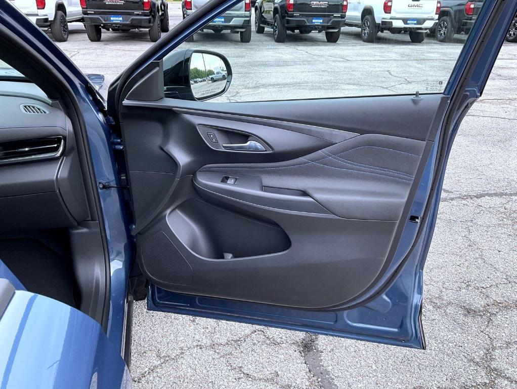 new 2025 Buick Envista car, priced at $29,513