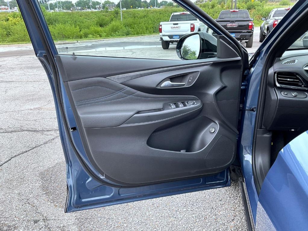 new 2025 Buick Envista car, priced at $29,513
