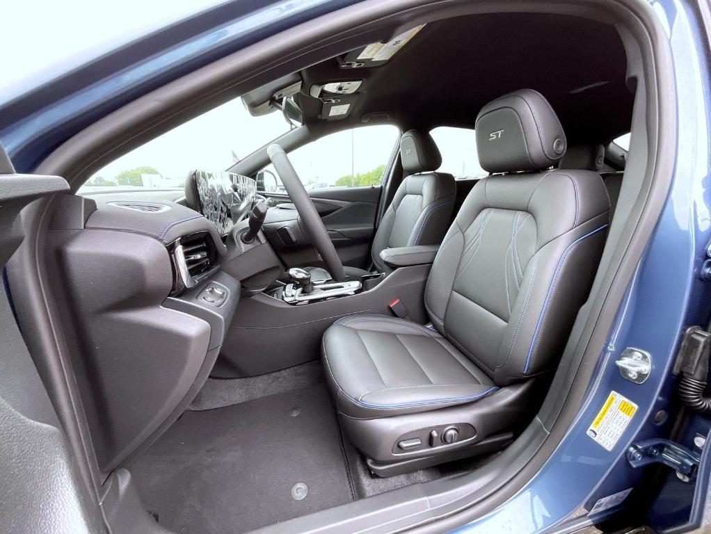 new 2025 Buick Envista car, priced at $29,513