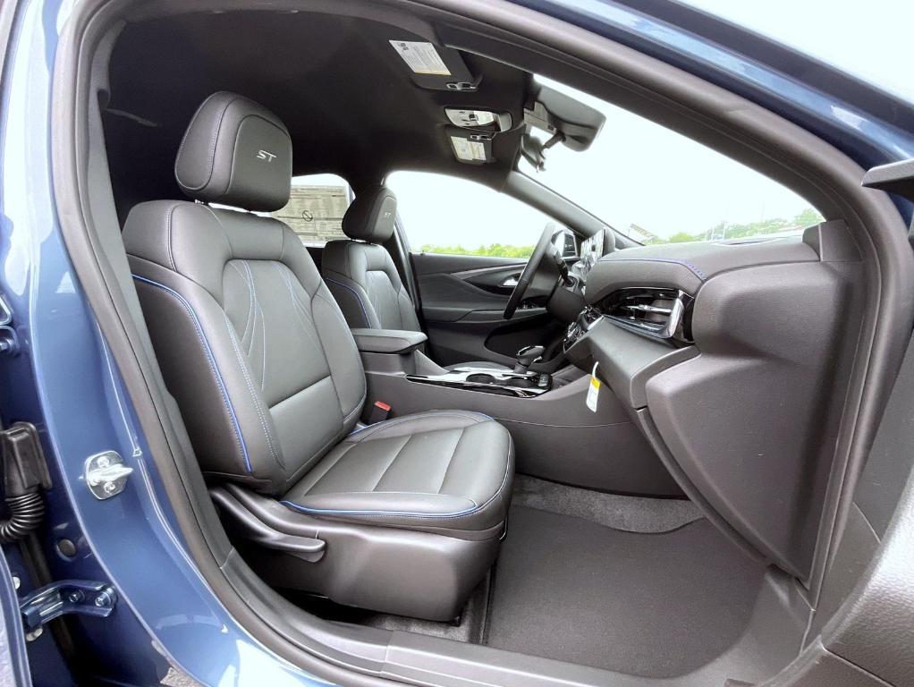 new 2025 Buick Envista car, priced at $29,513