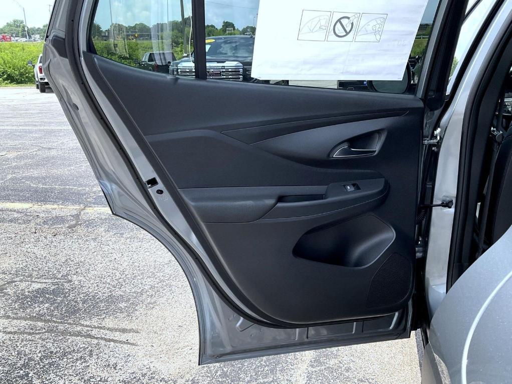 new 2025 Buick Envista car, priced at $26,393