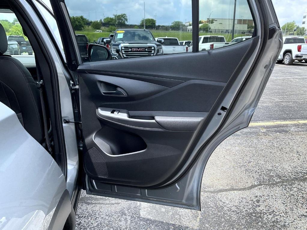 new 2025 Buick Envista car, priced at $26,393