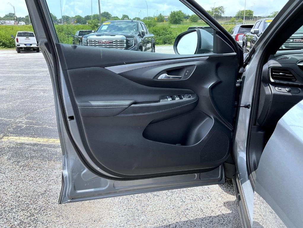 new 2025 Buick Envista car, priced at $26,393