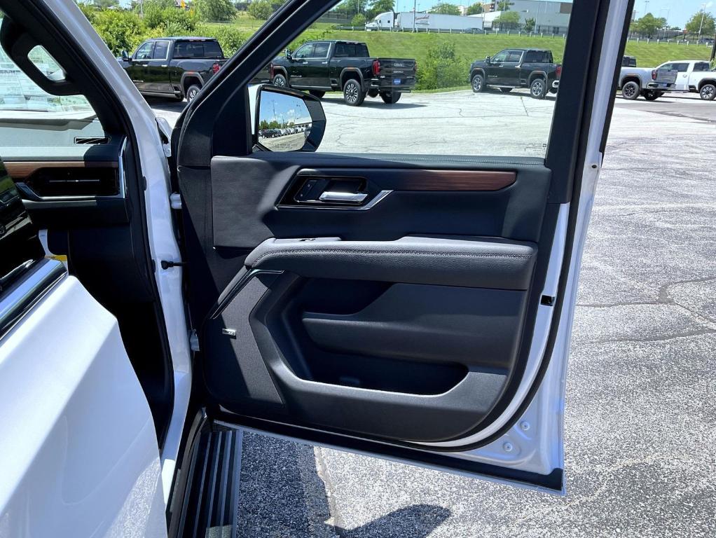 new 2025 GMC Yukon XL car, priced at $96,125