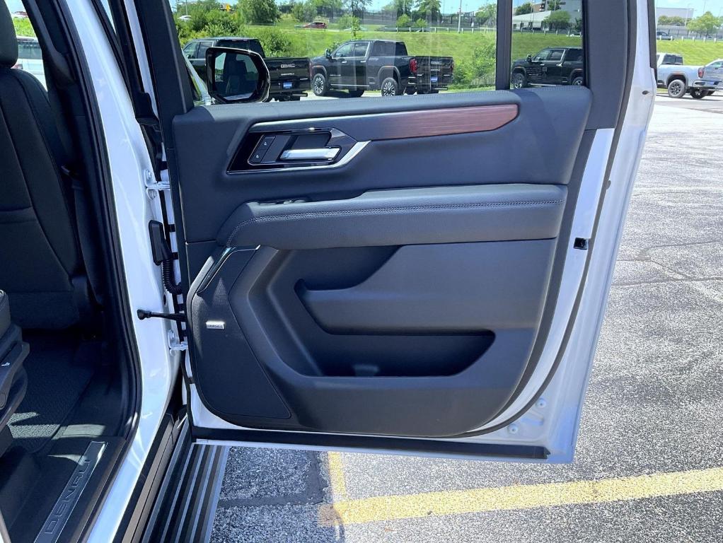new 2025 GMC Yukon XL car, priced at $96,125