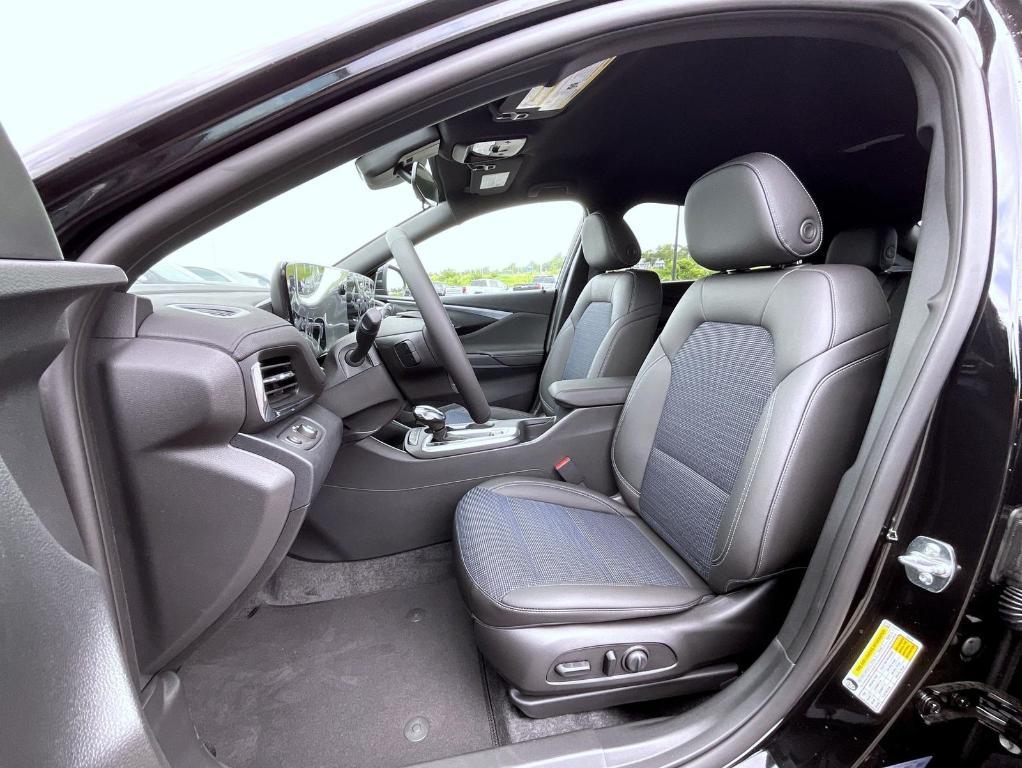 new 2025 Buick Envista car, priced at $26,393