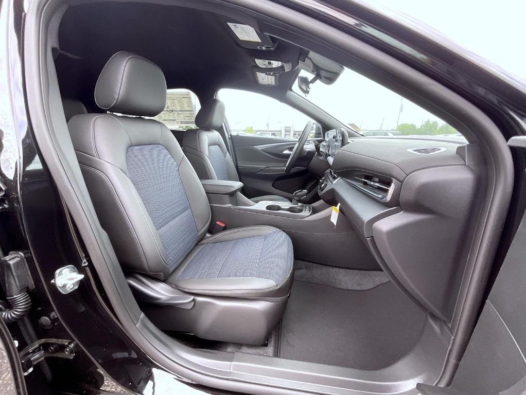 new 2025 Buick Envista car, priced at $26,393