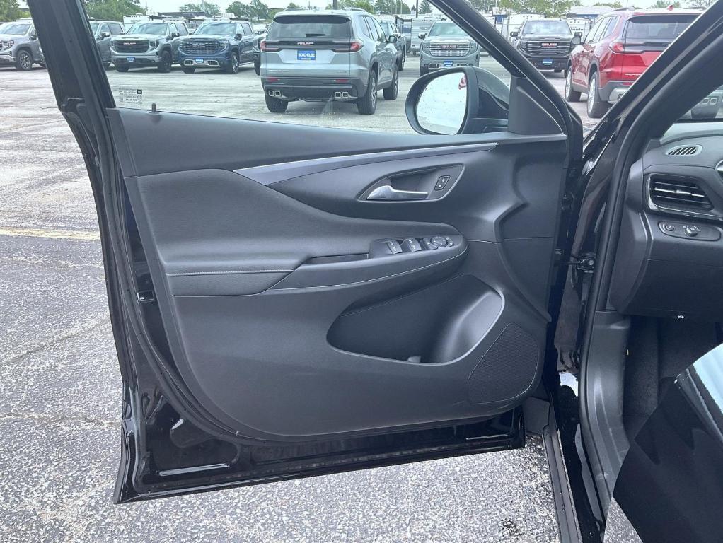 new 2025 Buick Envista car, priced at $26,393