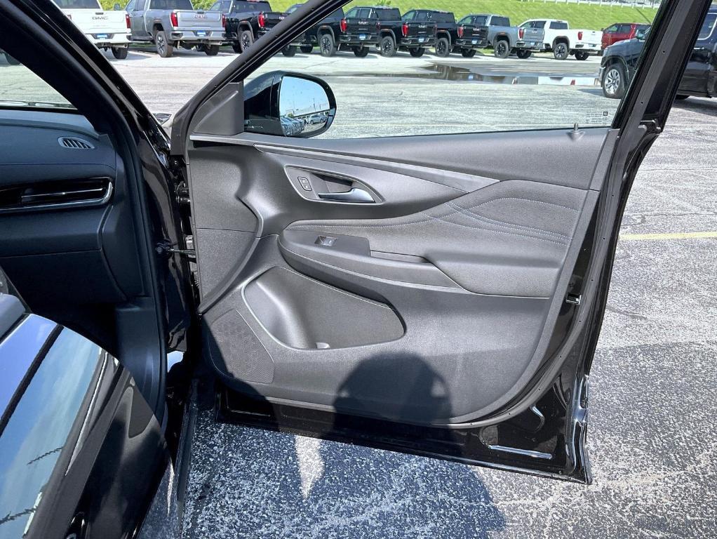 new 2025 Buick Envista car, priced at $29,286