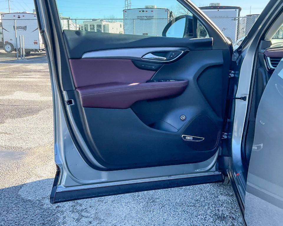 new 2025 Buick Envision car, priced at $42,701