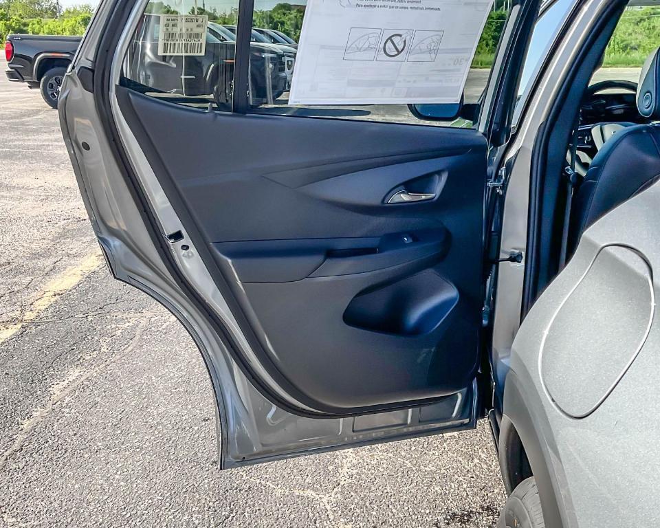 new 2025 Buick Envista car, priced at $27,829