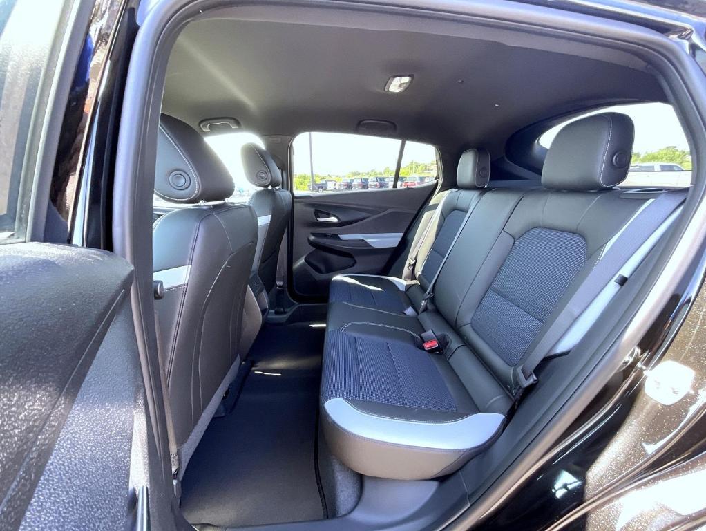 new 2025 Buick Envista car, priced at $26,393