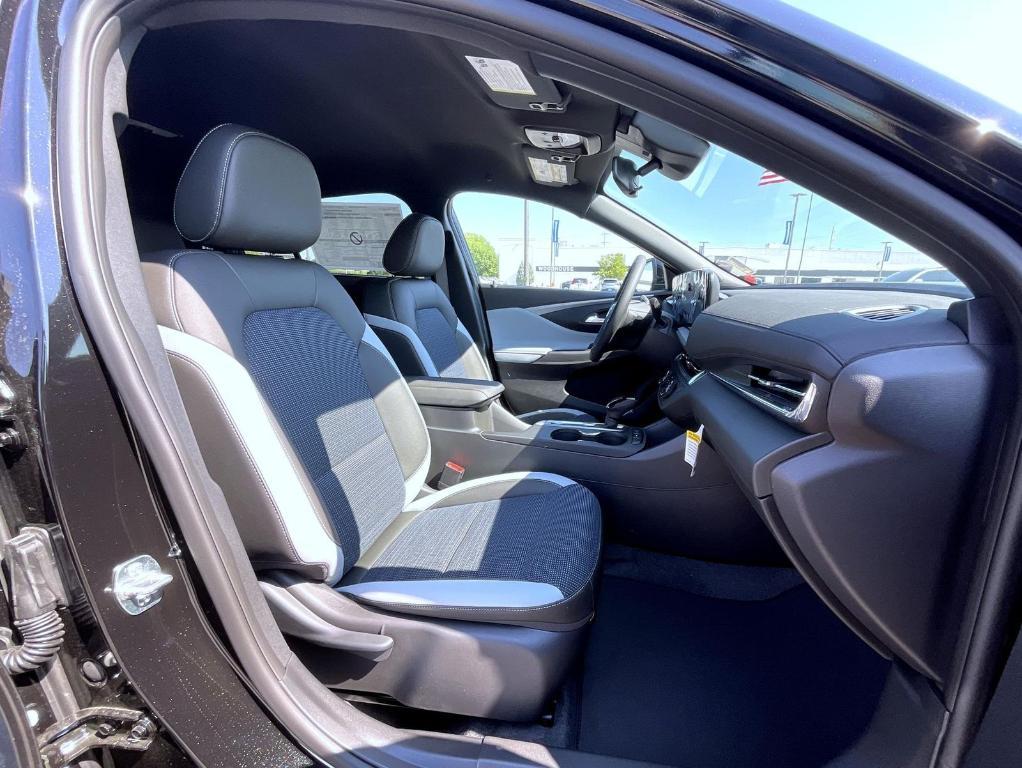 new 2025 Buick Envista car, priced at $26,393