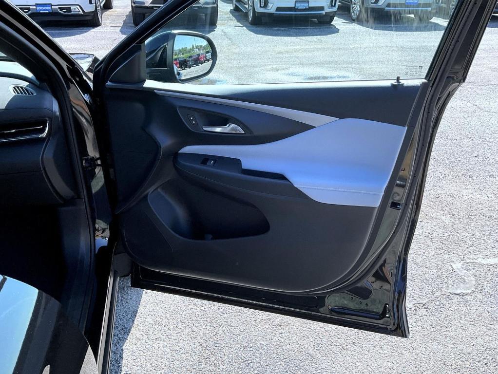 new 2025 Buick Envista car, priced at $26,393