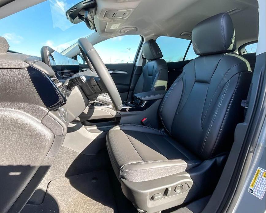 new 2025 Buick Envision car, priced at $40,039