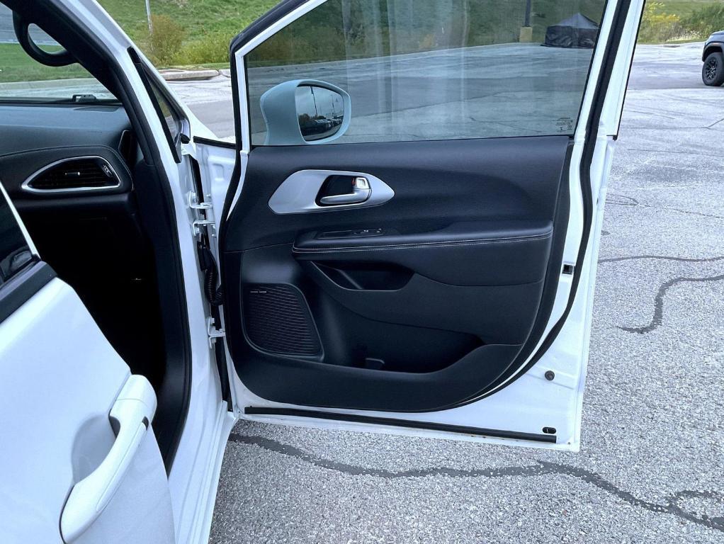 used 2018 Chrysler Pacifica car, priced at $13,809