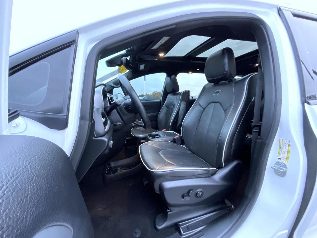 used 2018 Chrysler Pacifica car, priced at $13,809