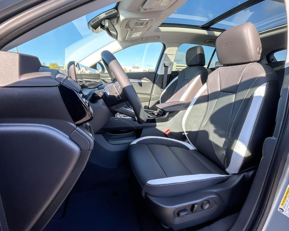 new 2025 Buick Envision car, priced at $44,034