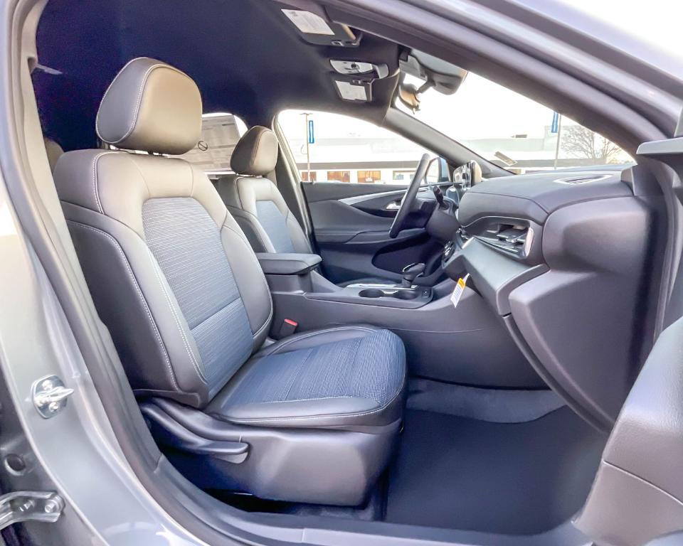 new 2025 Buick Envista car, priced at $26,584