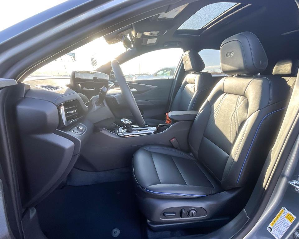 new 2025 Buick Envista car, priced at $29,474