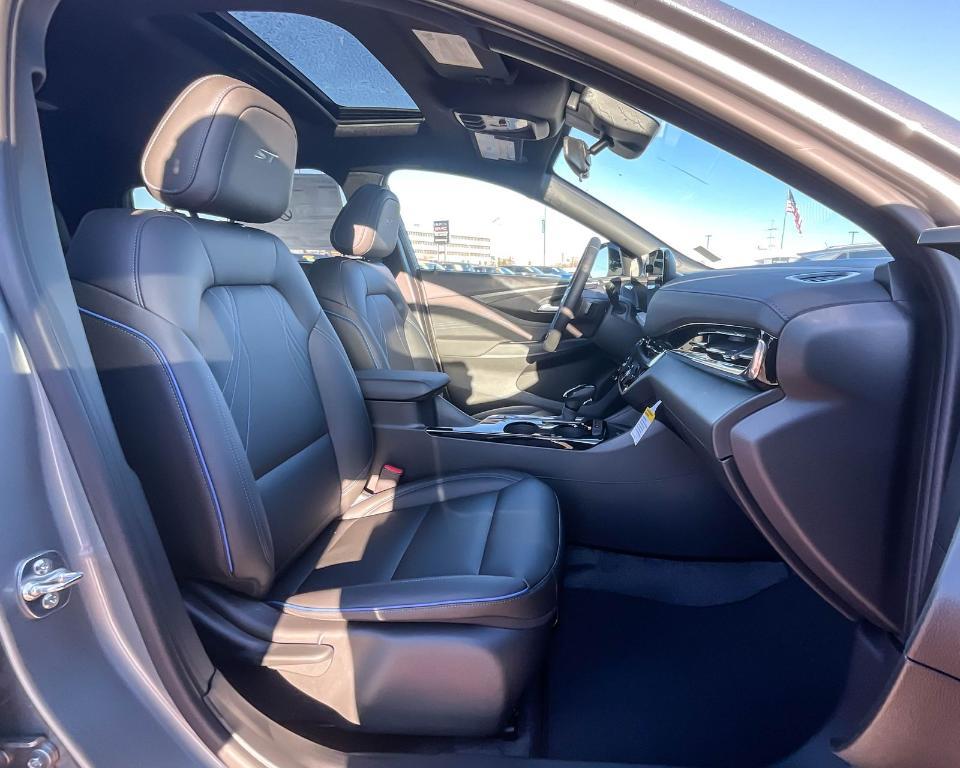 new 2025 Buick Envista car, priced at $29,474