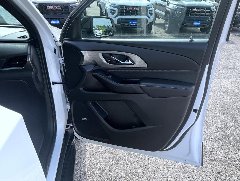 used 2023 Chevrolet Traverse car, priced at $38,915