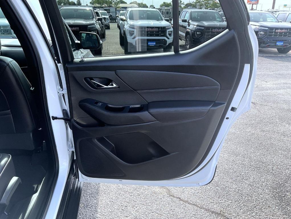 used 2023 Chevrolet Traverse car, priced at $38,915