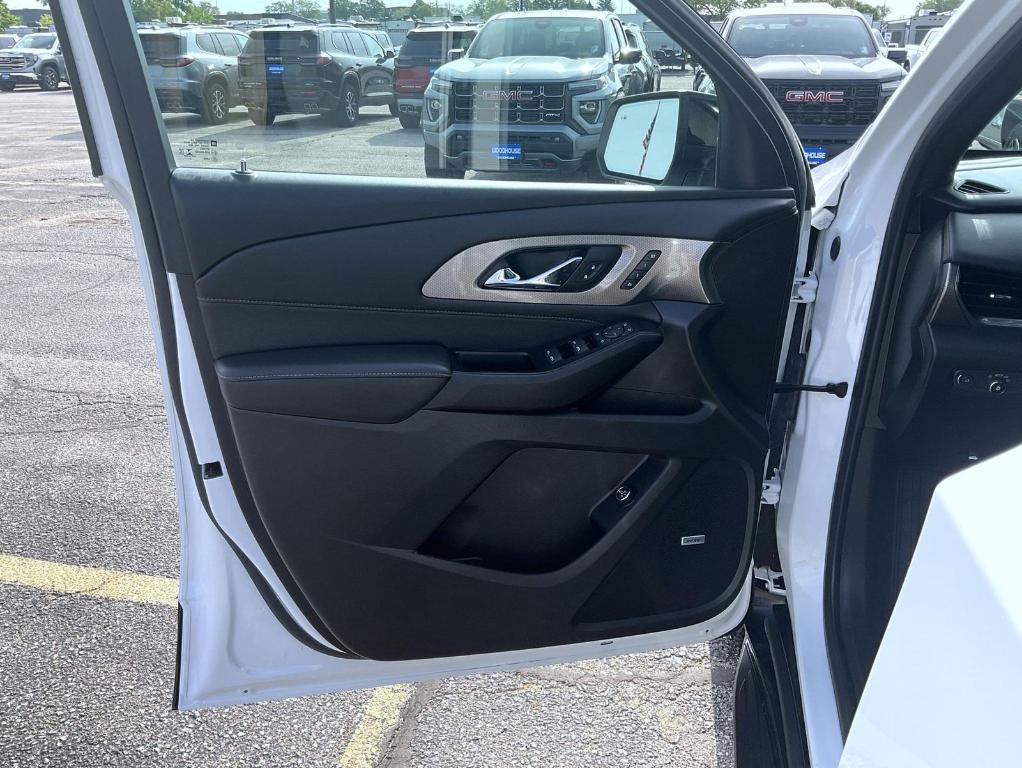 used 2023 Chevrolet Traverse car, priced at $38,915