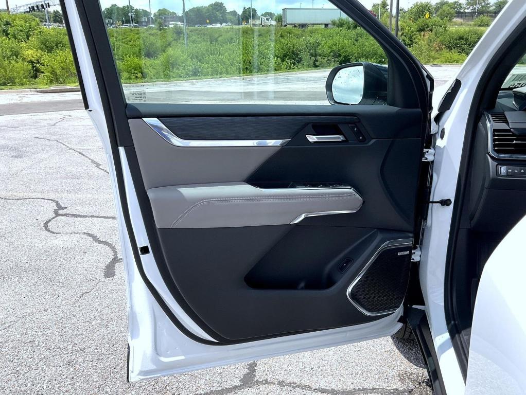 new 2025 GMC Acadia car, priced at $49,679