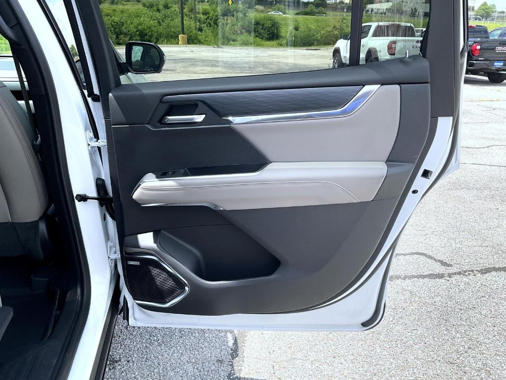 new 2025 GMC Acadia car, priced at $49,679