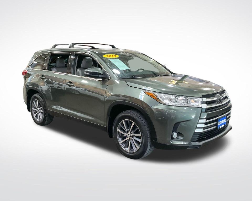 used 2019 Toyota Highlander car, priced at $24,988